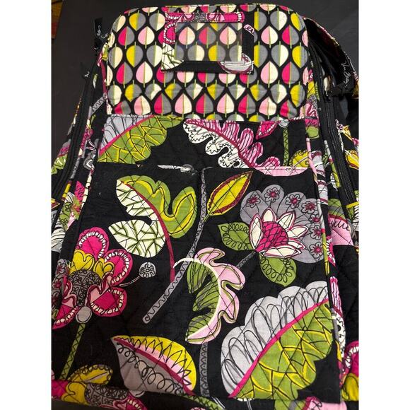 Beautiful Vera Bradley medium Moon Blooms Quilted Backpack. Lightweight, durable - Picture 3 of 5